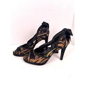 Beverly Feldman Queen B Tiger Print Heels Womens 7.5 Slip On Bow Peep Toe Pumps